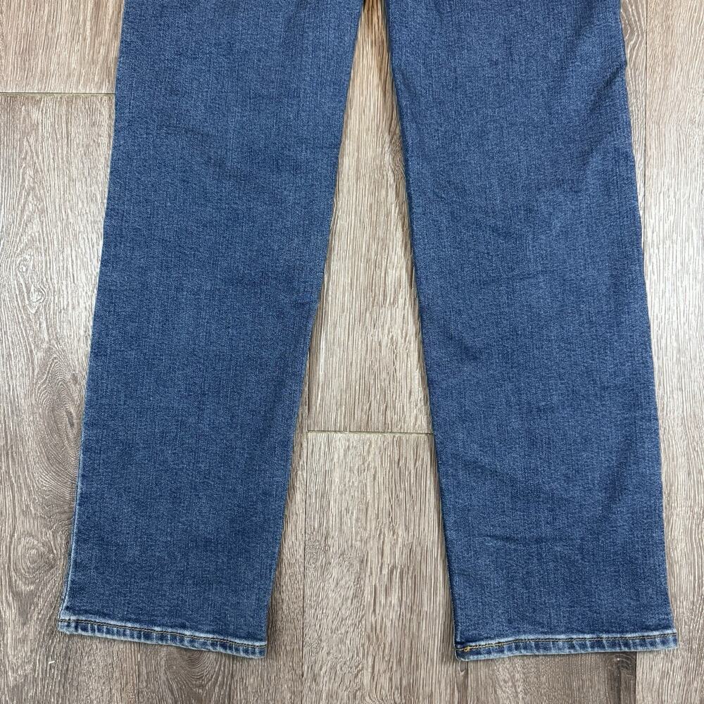 Levi's Straight Leg Jeans in Medium Blue Wash - Picture 13 of 14